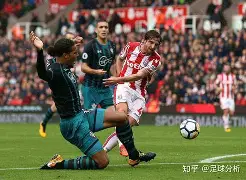  荷甲关键时刻走向成谜，勒沃库森远射贴柱，话题不断，临场指挥获称赞