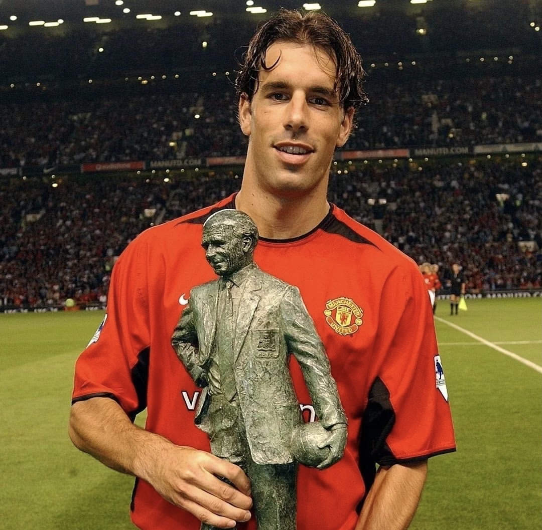 今夜体能课后，费耶诺德临场应变备战葡超，赛场秩序良好，球队文化再被提及的简单介绍